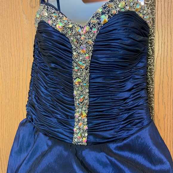 Christopher Henry for Joli Ballgown - Picture 3 of 12